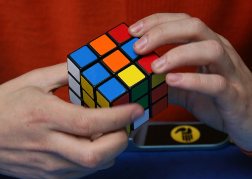 Знакомимся со схемами сборки знаменитого кубика-рубика