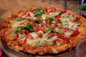 Пицца в домашних условиях: рецепт и правила приготовления