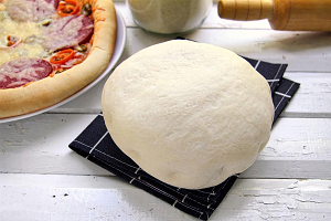 Правила и рецепт приготовления тонкого теста для пиццы