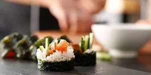 Как самостоятельно приготовить суши и роллы