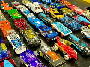  Hot Wheels:         ...